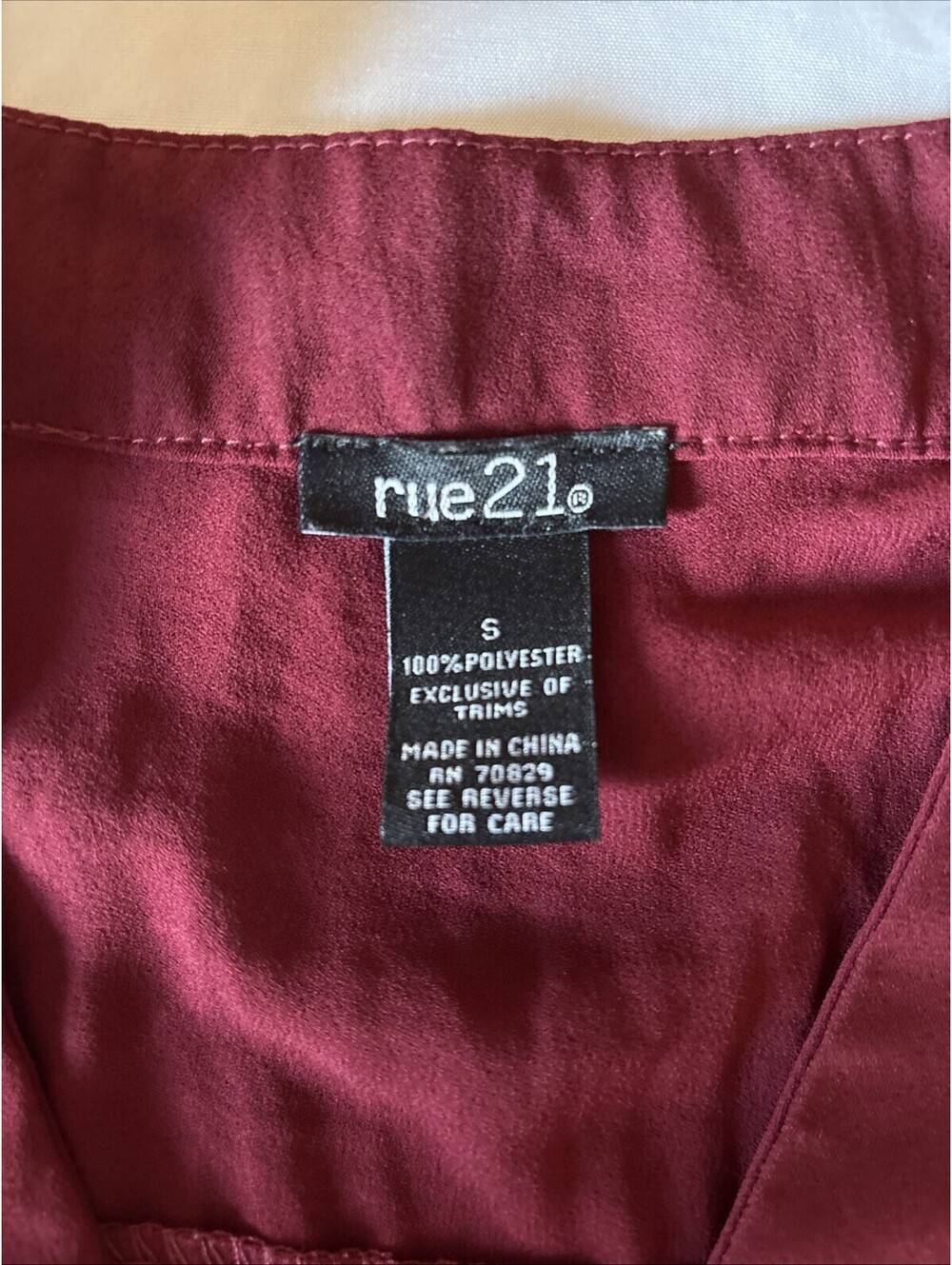 RUE21 Torrid Burgundy V-Neck Roll Tab Sleeve Tunic Blouse Size sm - Picture 3 of 4